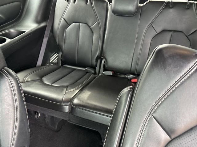 Used 2025 Chrysler Pacifica Select image 31