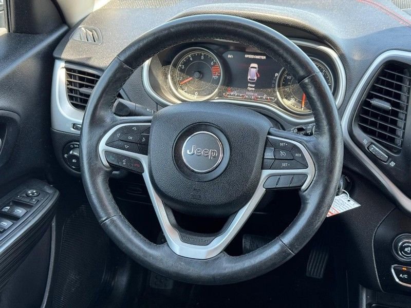 Used 2016 Jeep Cherokee Trailhawk w/ Cold Weather Group AWD/4WD image 13