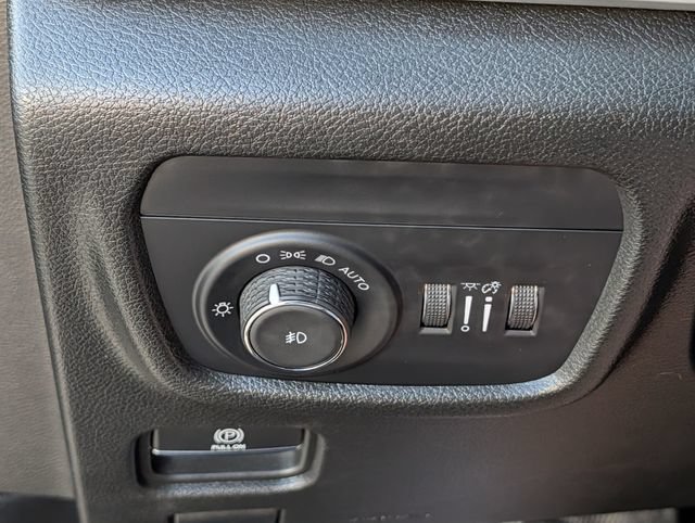 Used 2023 Jeep Grand Cherokee L Limited AWD/4WD image 23