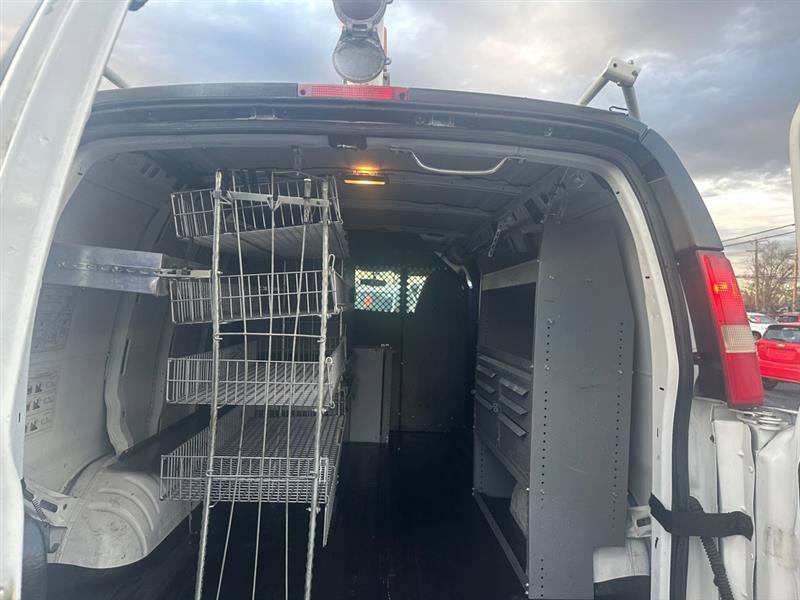 Used 2011 Chevrolet Express 2500 image 12