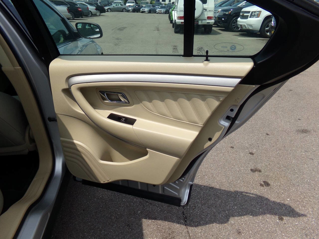 Used 2016 Ford Taurus SE image 22