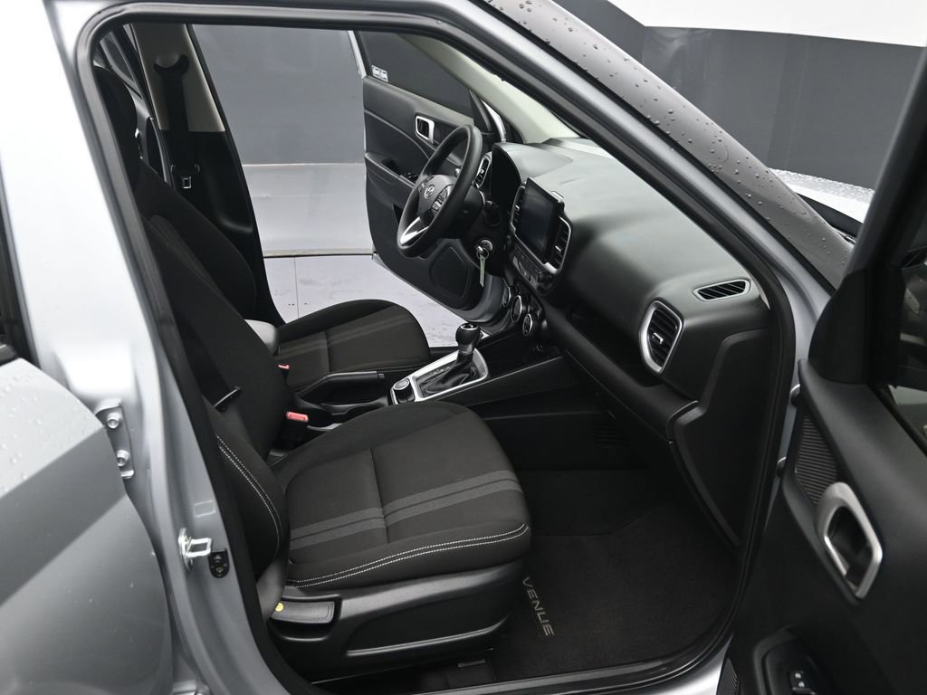 Used 2020 Hyundai Venue SEL image 26
