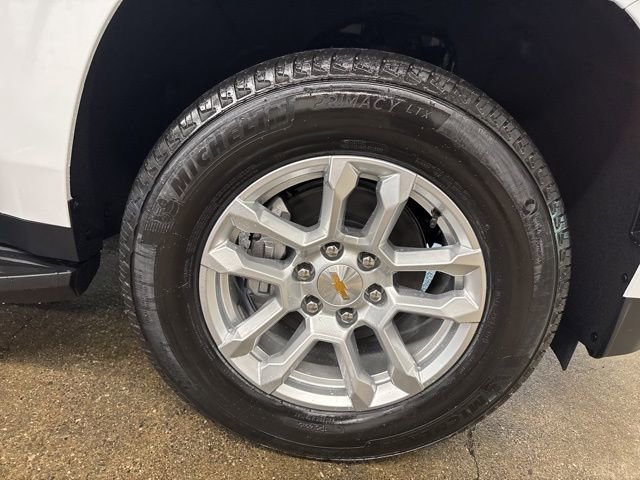 New 2026 Chevrolet Suburban LT w/ Comfort Package AWD/4WD image 9