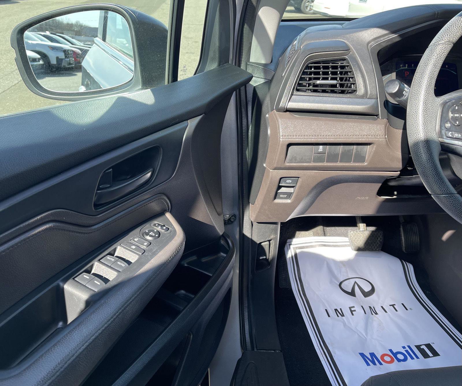 Used 2018 Honda Odyssey LX image 2