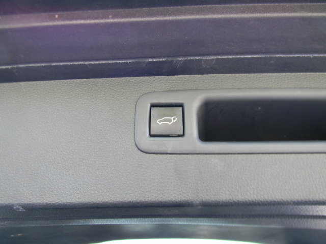Used 2022 Toyota Highlander LE AWD/4WD image 21
