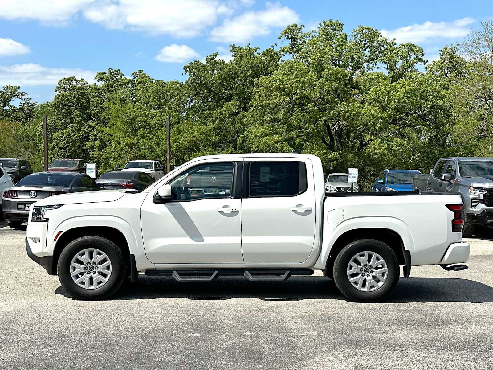 Used 2022 Nissan Frontier SV image 12