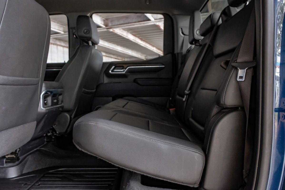 Used 2023 GMC Sierra 1500 SLT AWD/4WD image 36