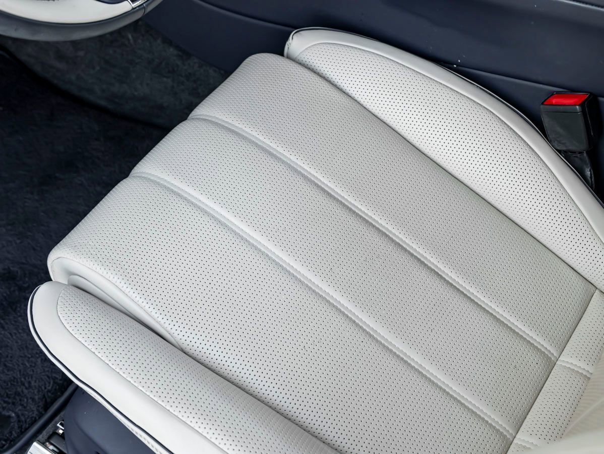 Used 2023 Bentley Bentayga AWD/4WD image 17