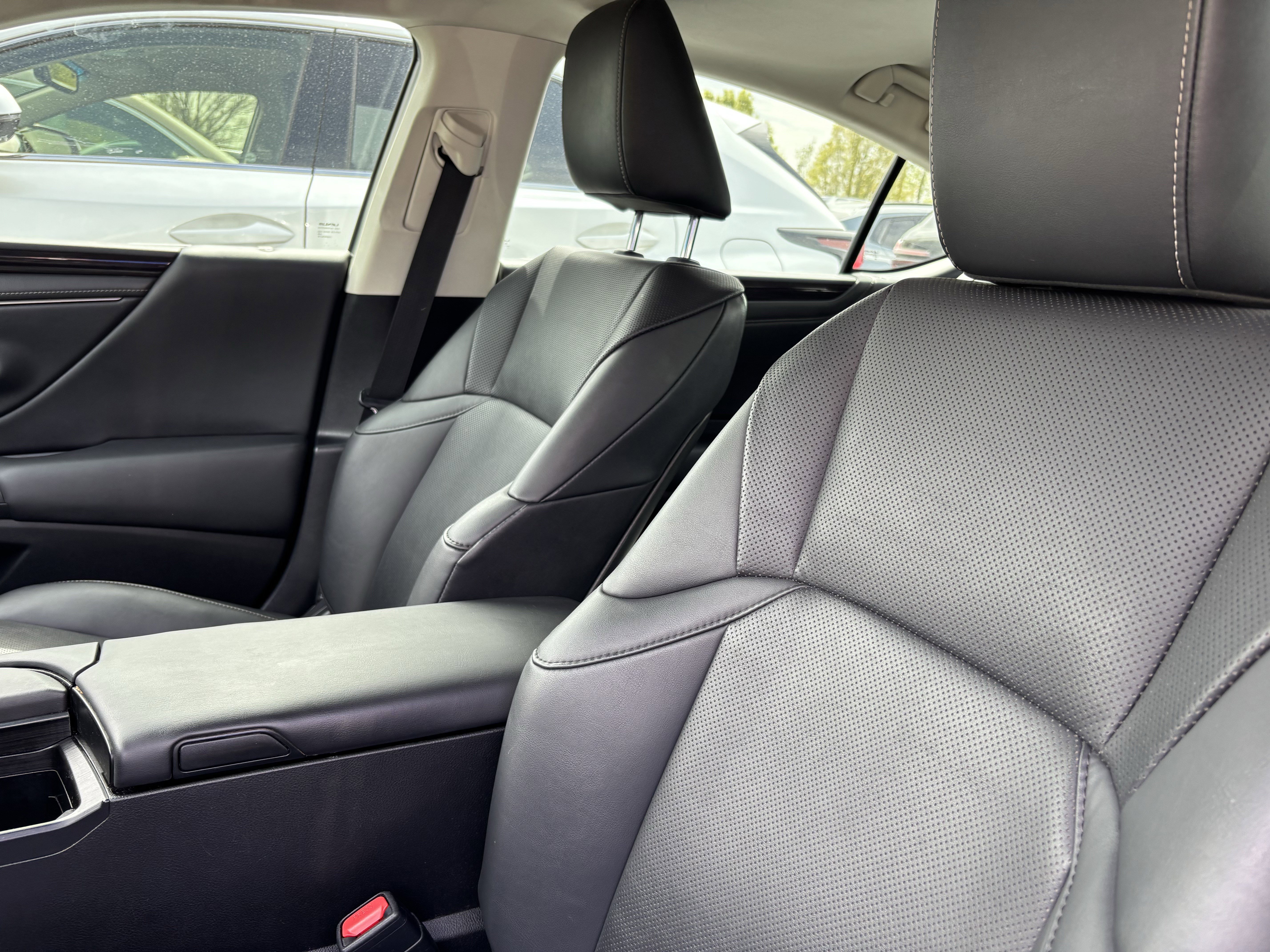 Used 2021 Lexus ES 300h w/ Premium Package image 16