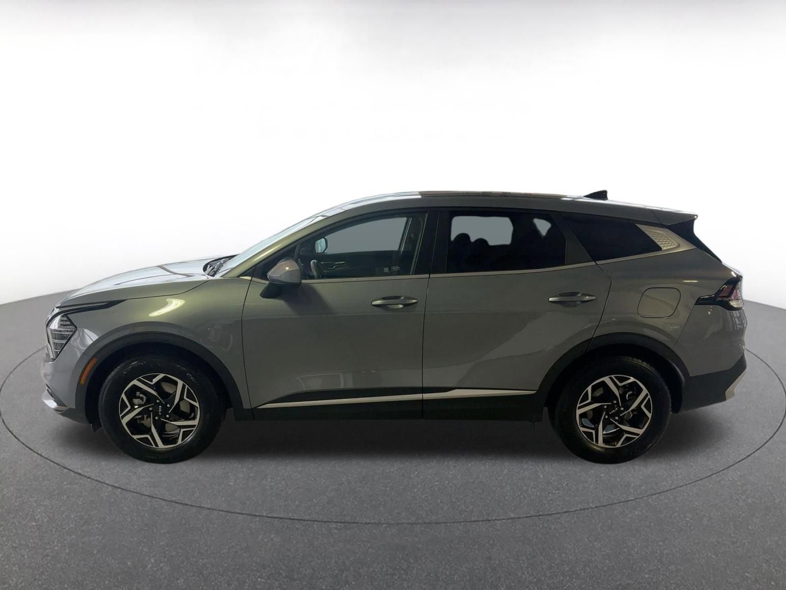 Used 2025 Kia Sportage LX image 11