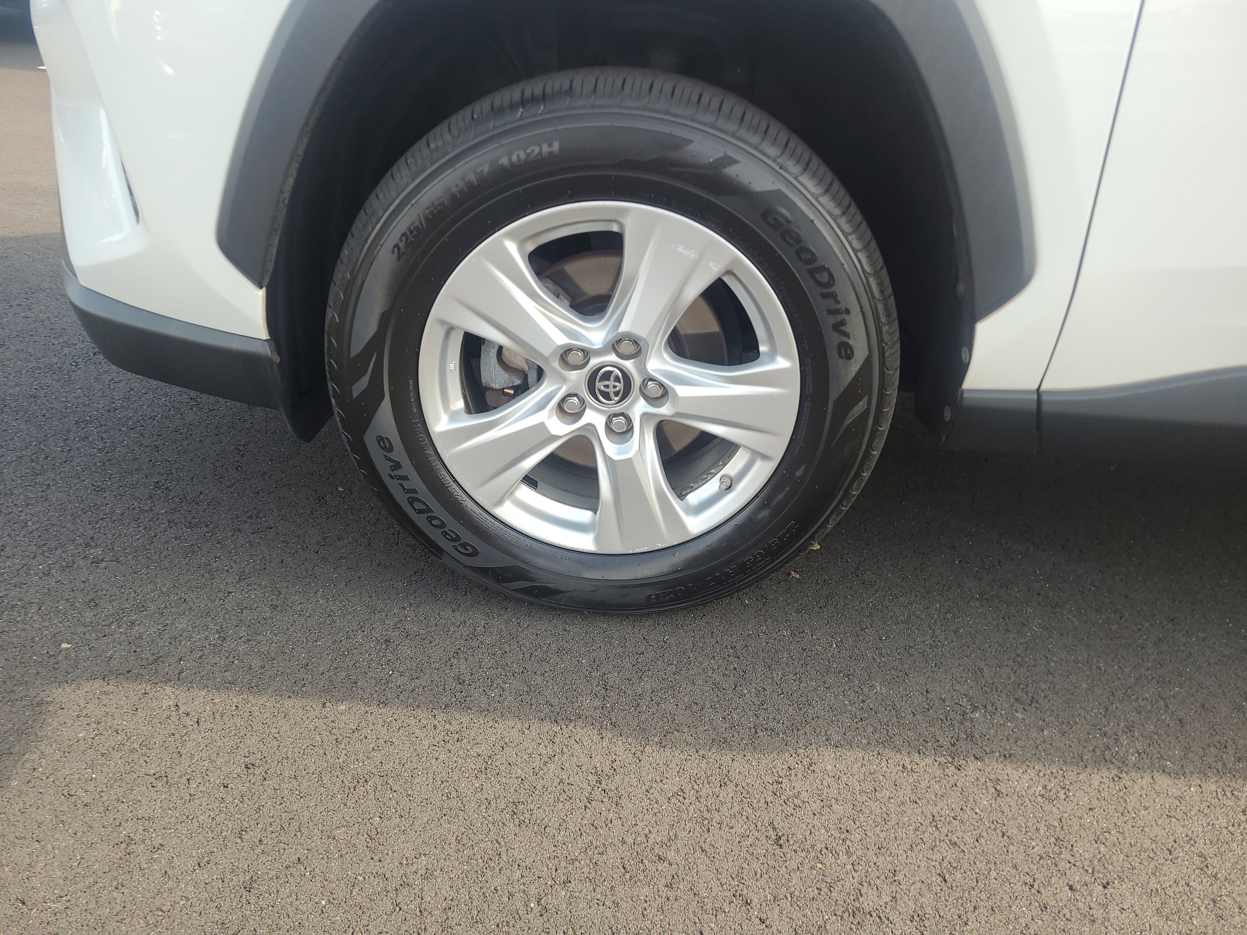 Certified 2019 Toyota RAV4 XLE w/ Convenience Package AWD/4WD image 9