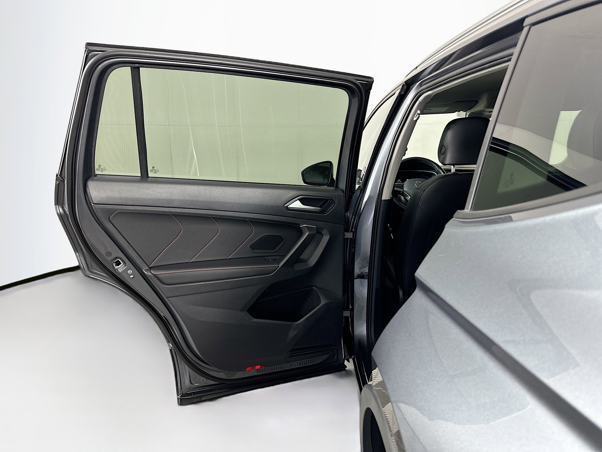 Used 2024 Volkswagen Tiguan Wolfsburg Edition image 25