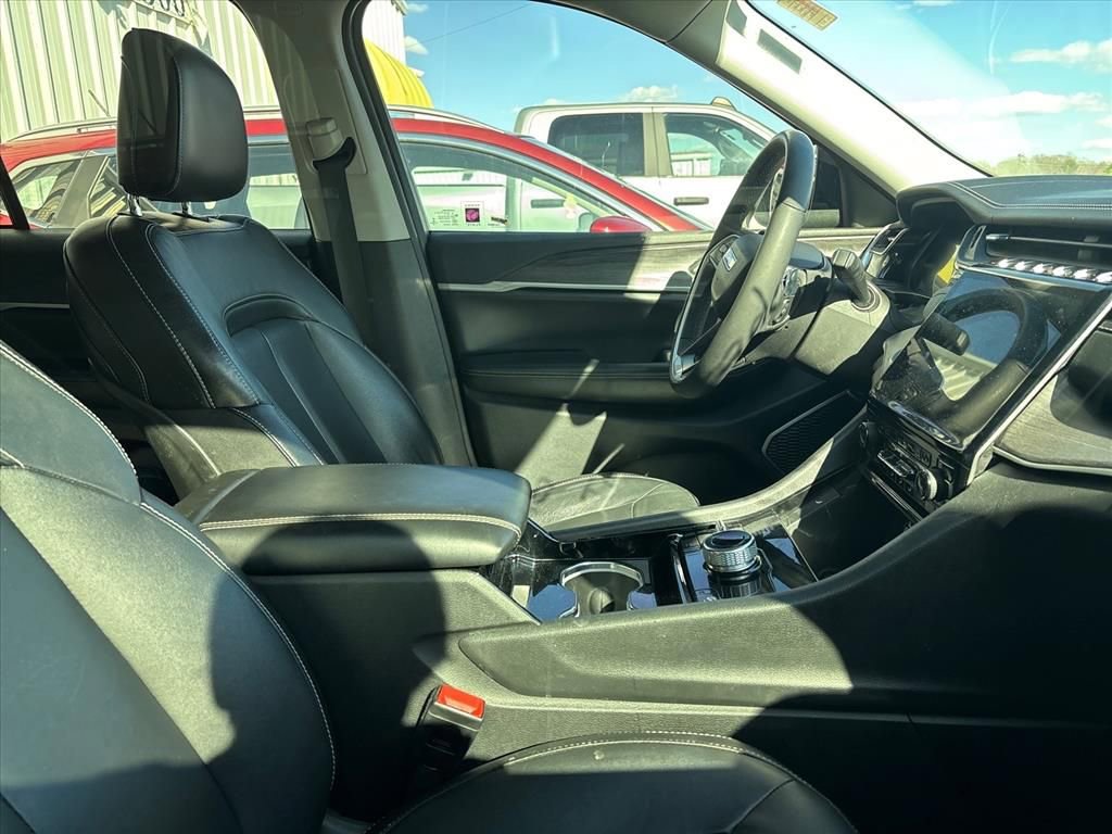 Used 2022 Jeep Grand Cherokee Limited 4xe image 16