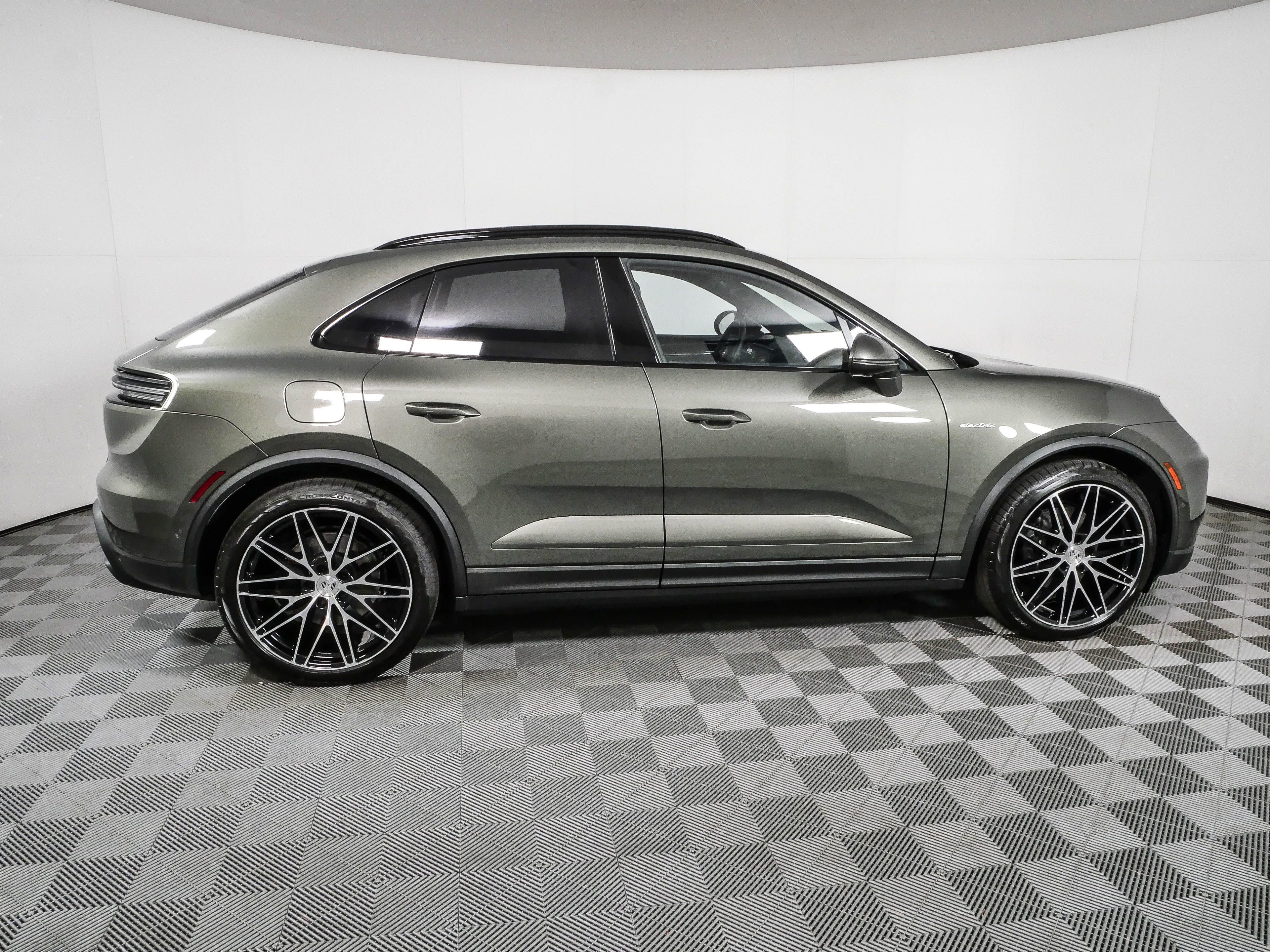 New 2026 Porsche Macan 4 Electric AWD/4WD image 30