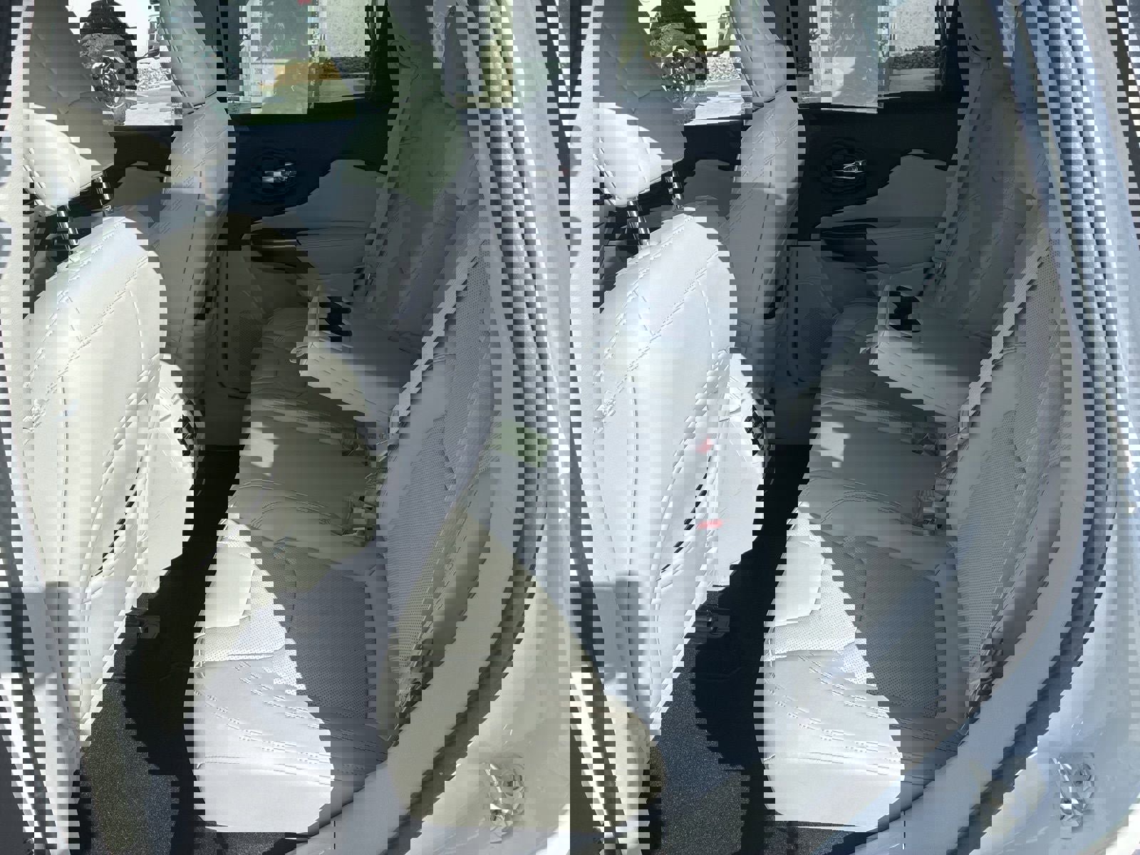 Used 2021 Jeep Cherokee Limited image 16