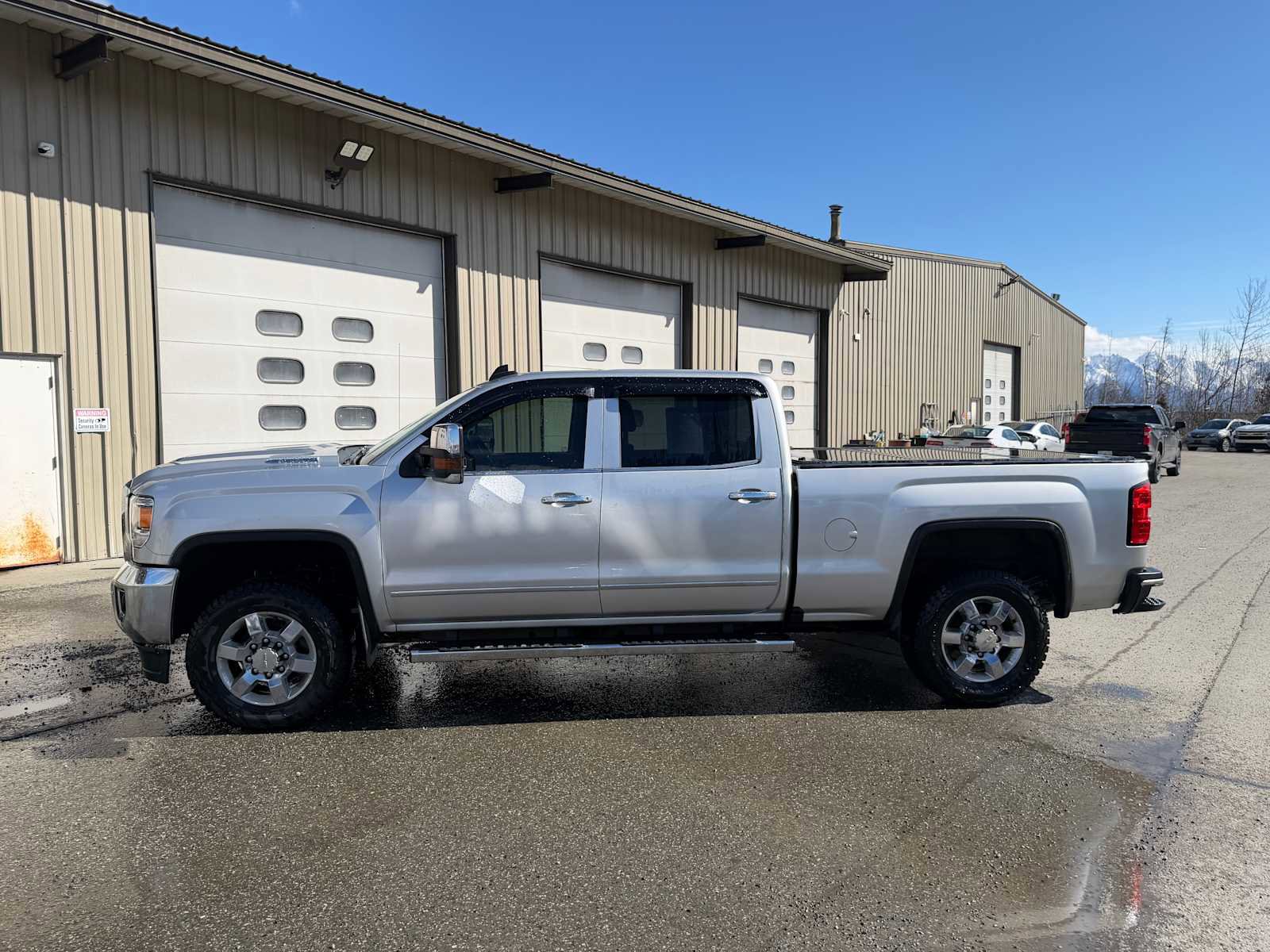 Used 2019 GMC Sierra 2500 SLT w/ Duramax Plus Package AWD/4WD image 2