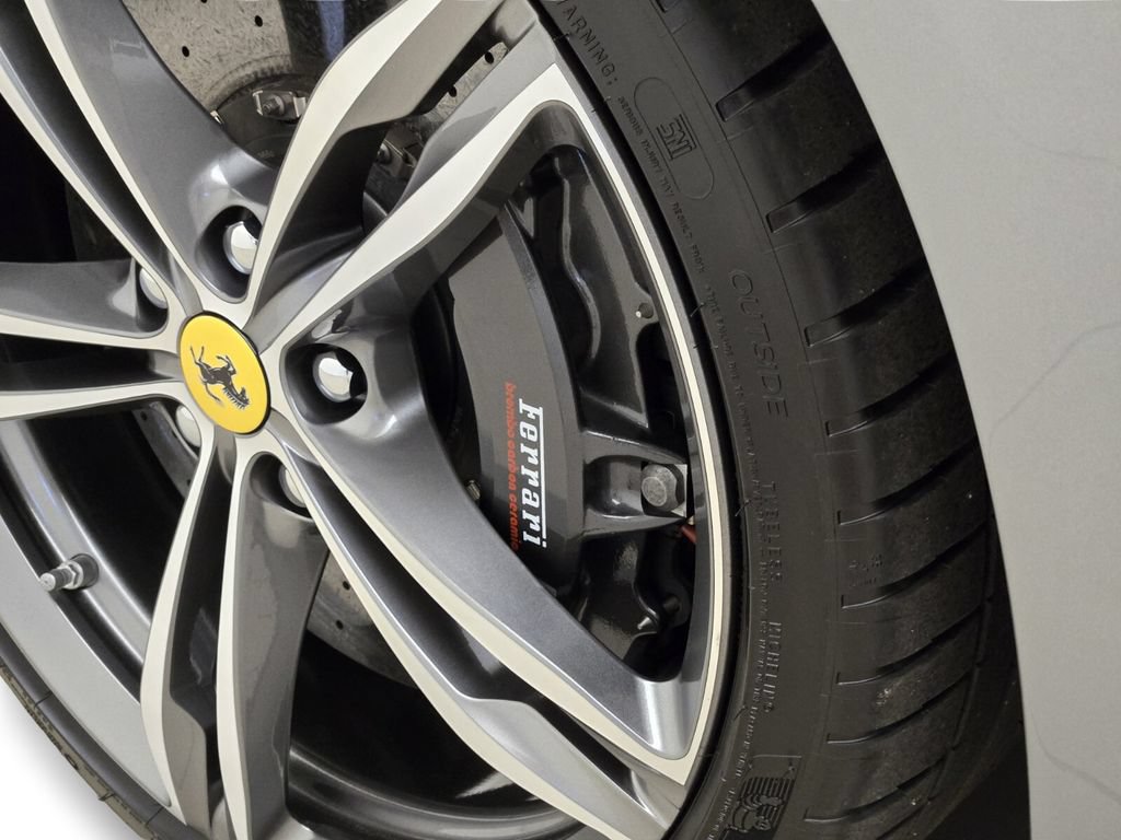 Used 2017 Ferrari GTC4Lusso AWD/4WD image 14