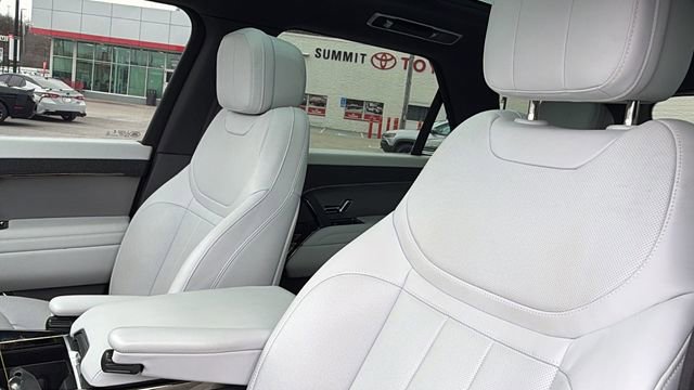 Used 2025 Land Rover Range Rover Sport SE image 18