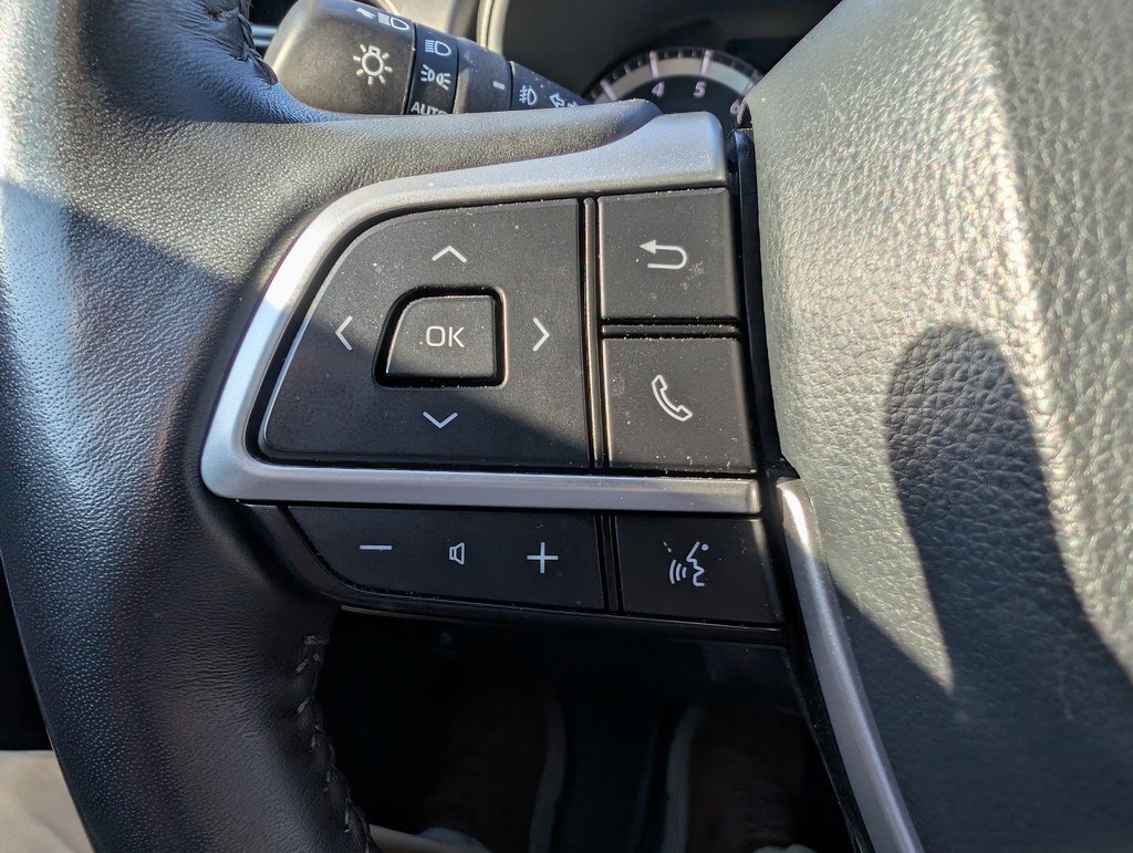 Used 2024 Toyota Highlander LE image 23