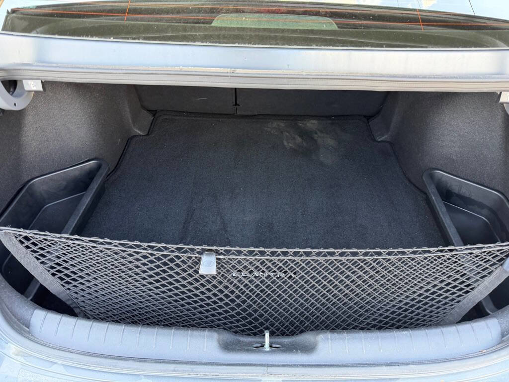 Used 2025 Hyundai Elantra Limited FWD image 13