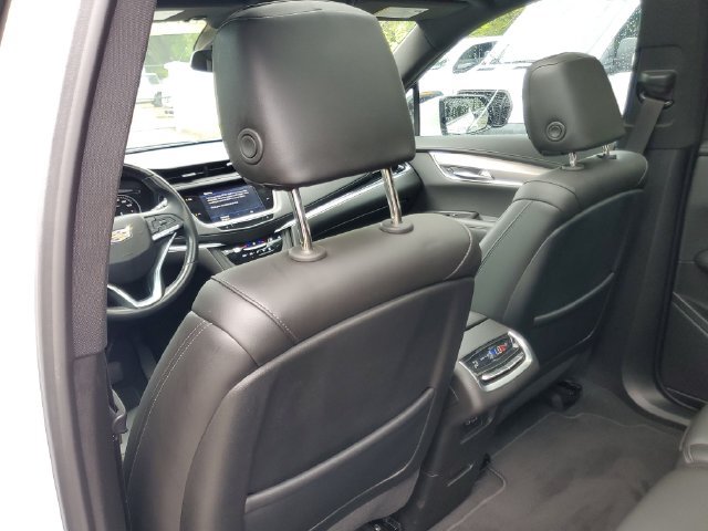 Certified 2024 Cadillac XT6 Luxury FWD image 14