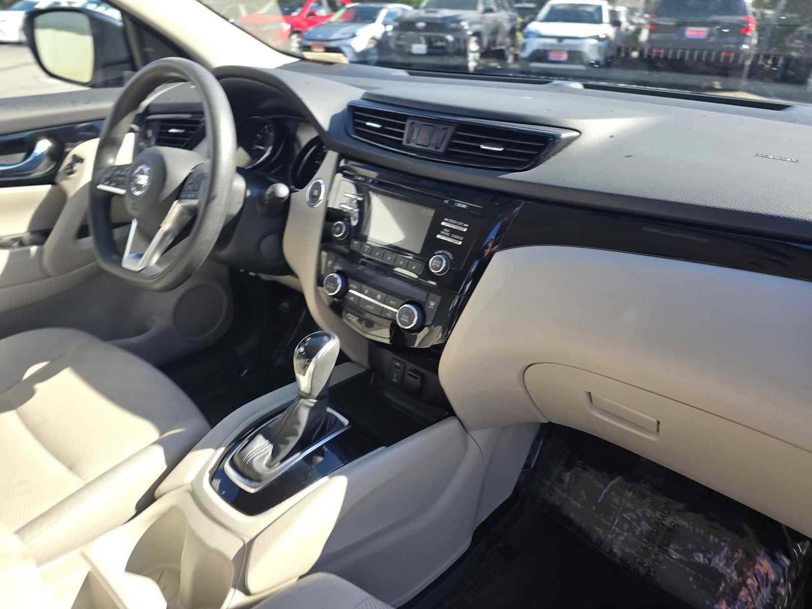 Used 2018 Nissan Rogue Sport SV image 12