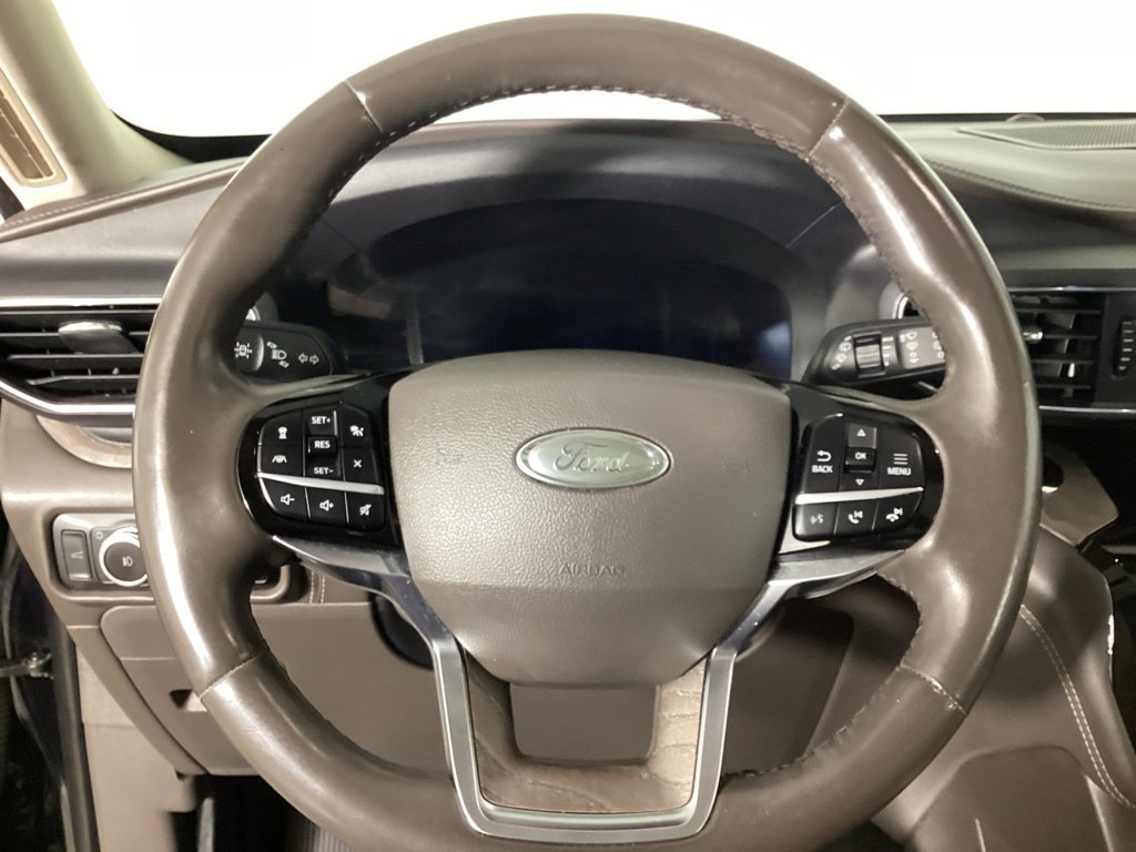 Used 2022 Ford Explorer Platinum w/ Equipment Group 601A AWD/4WD image 16