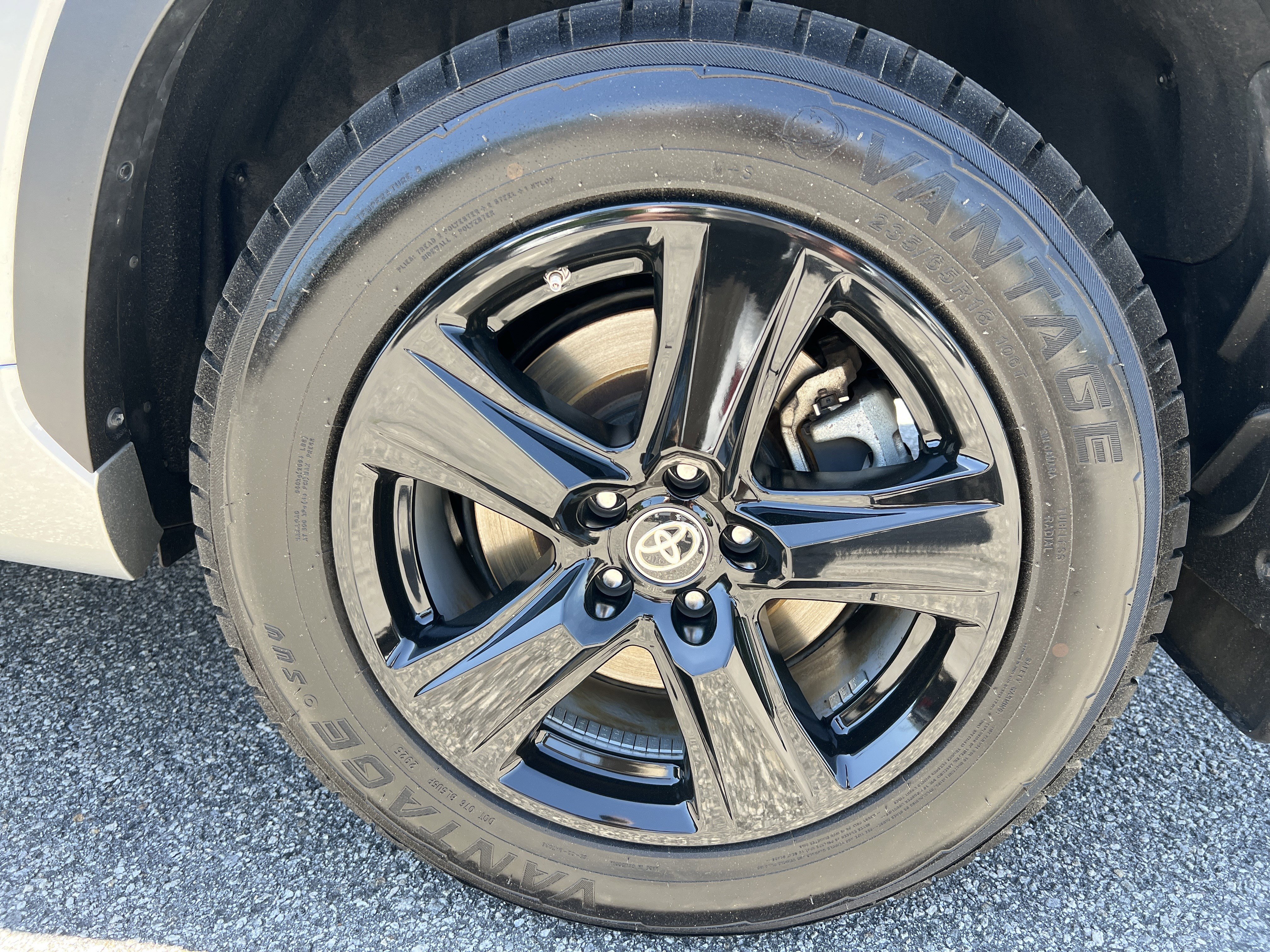 Certified 2024 Toyota Highlander LE AWD/4WD image 33