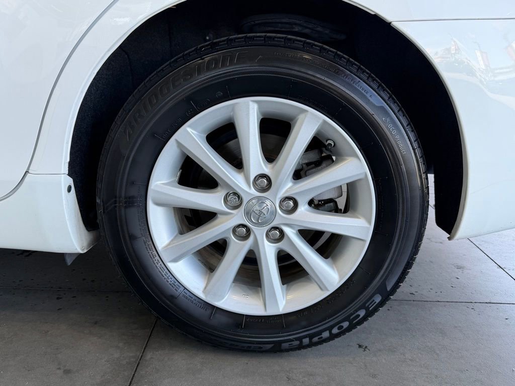 Used 2011 Toyota Camry XLE w/ XLE Extra-Value Pkg #2 image 16
