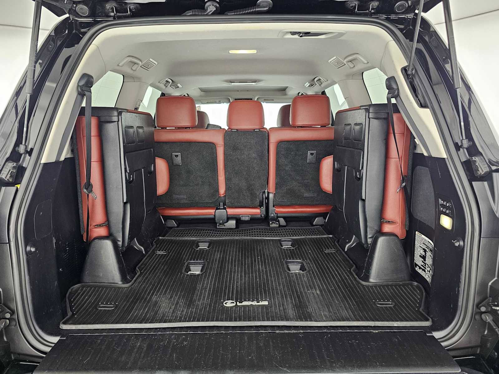 Used 2018 Lexus LX 570 4WD w/ Luxury Package image 16