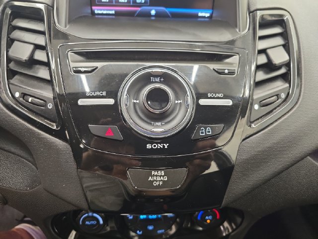 Used 2014 Ford Fiesta Titanium FWD image 23