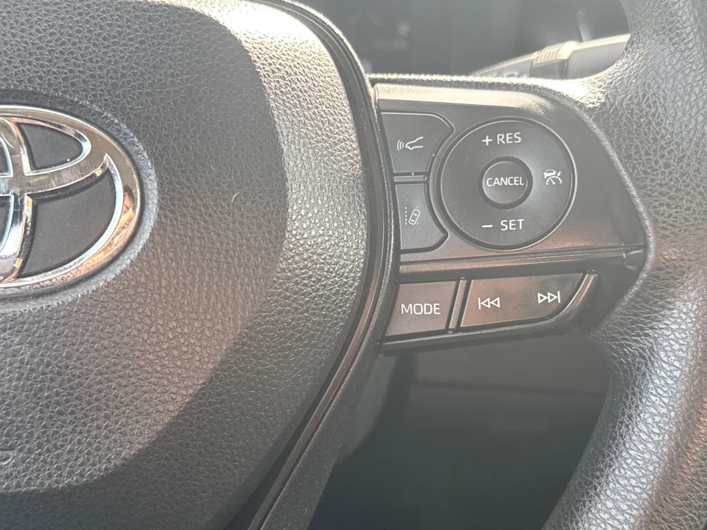 Used 2021 Toyota Corolla LE image 18