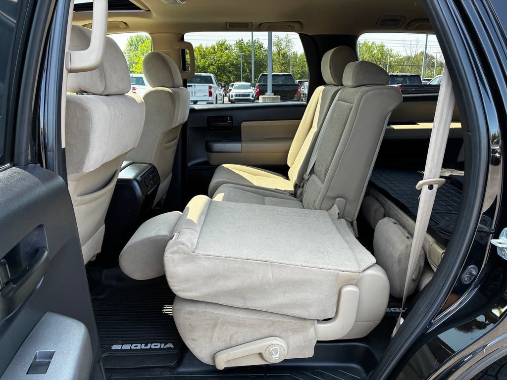 Used 2017 Toyota Sequoia SR5 AWD/4WD image 36