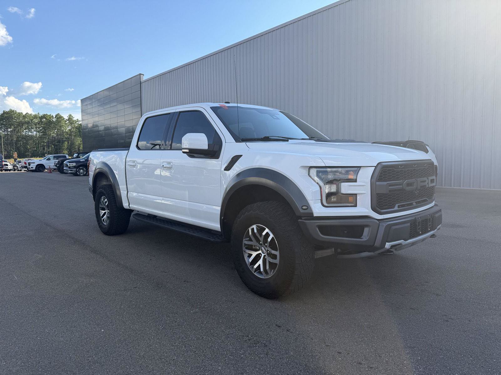 Used 2018 Ford F150 Raptor w/ Equipment Group 802A Luxury AWD/4WD image 3