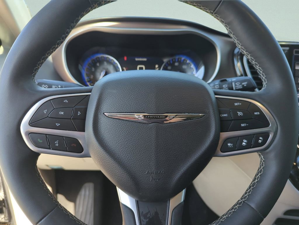 Used 2024 Chrysler Voyager LX image 39