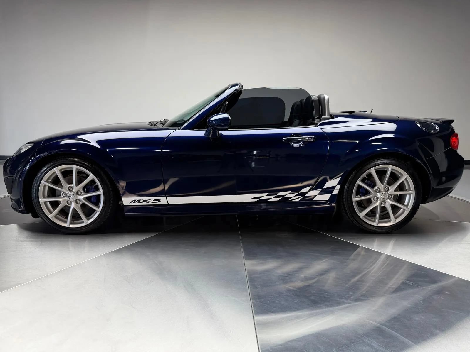 Used 2012 MAZDA MX-5 Miata Touring w/ Suspension Pkg RWD image 4