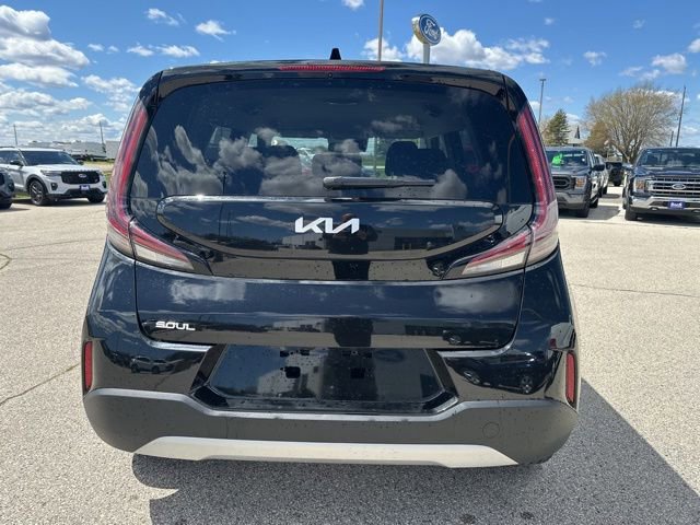 Used 2025 Kia Soul LX w/ LX Technology Package FWD image 4