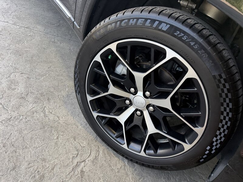 Used 2023 Jeep Grand Cherokee Summit AWD/4WD image 10