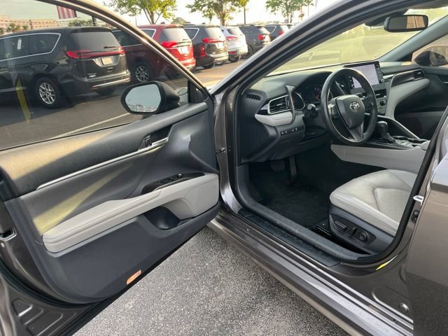 Used 2022 Toyota Camry XSE FWD image 4