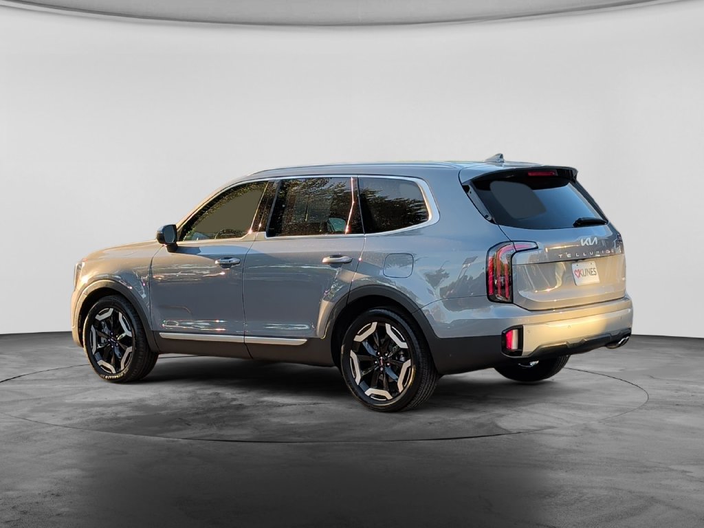 Used 2024 Kia Telluride EX AWD/4WD image 5