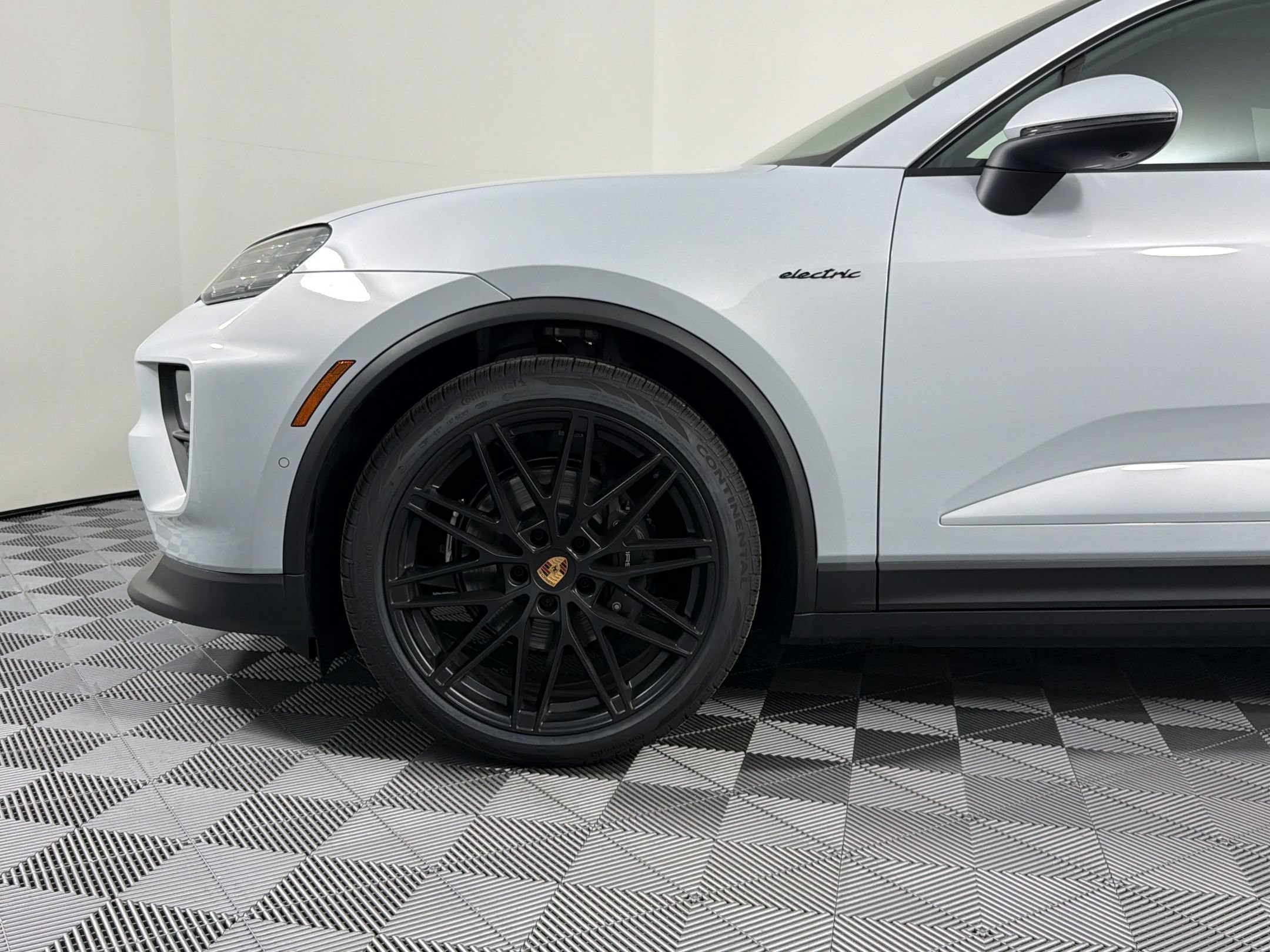 New 2026 Porsche Macan Electric RWD image 24