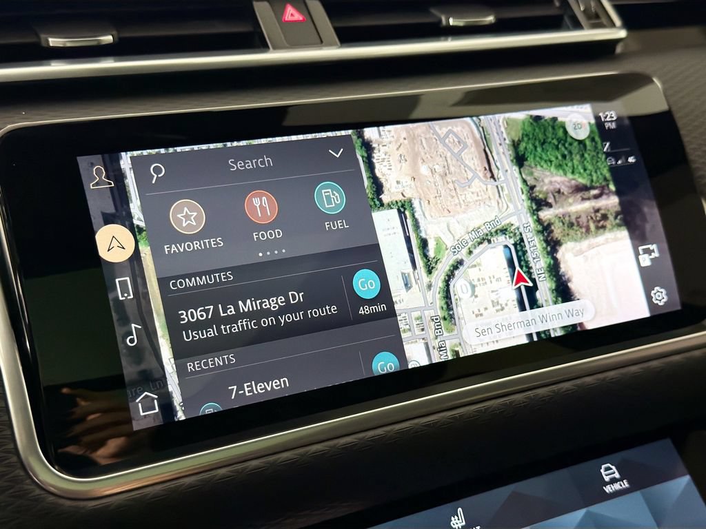 Used 2022 Land Rover Range Rover Velar R-Dynamic S AWD/4WD image 13