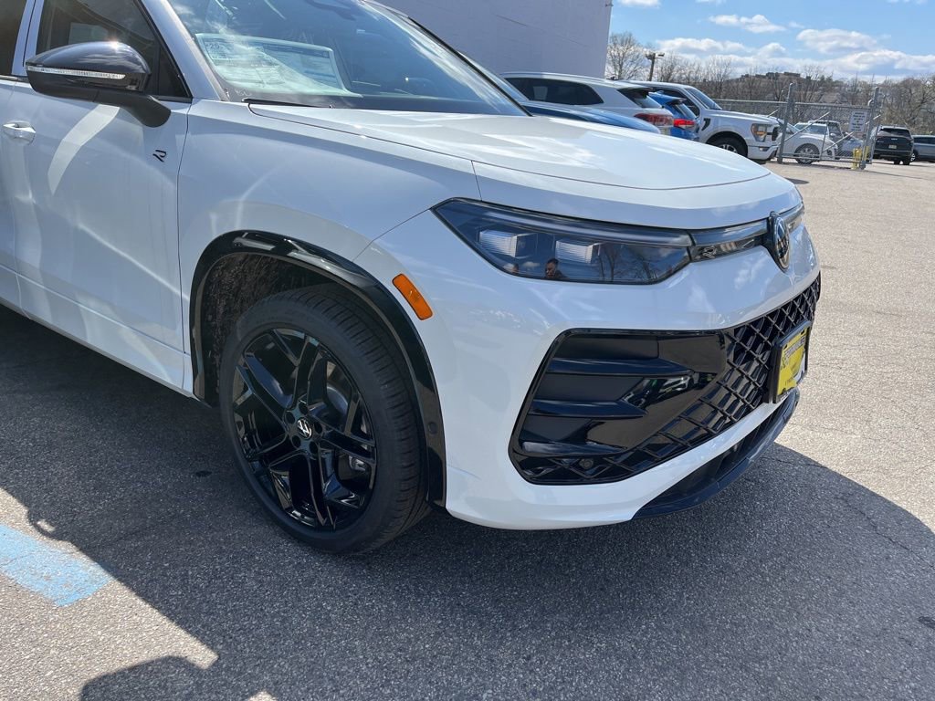 New 2026 Volkswagen Tiguan SE R-Line image 4