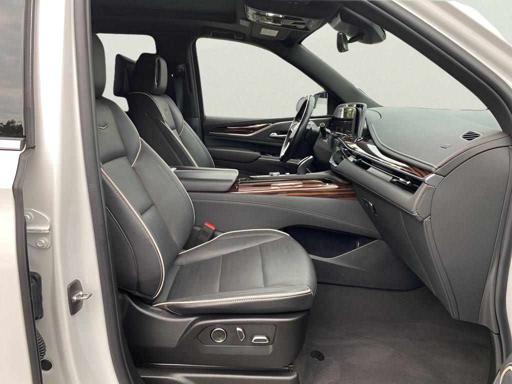 Used 2024 Cadillac Escalade Premium Luxury AWD/4WD image 19