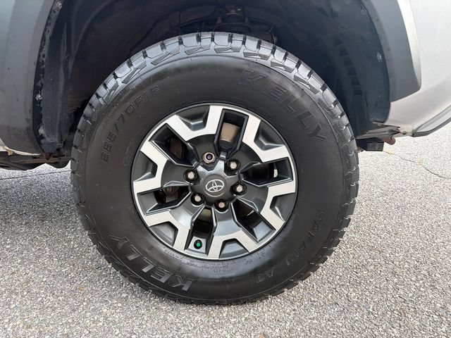 Used 2022 Toyota Tacoma TRD Off-Road w/ Technology Package AWD/4WD image 14