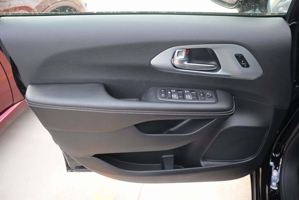 New 2026 Chrysler Pacifica Limited w/ S Appearance Package image 18