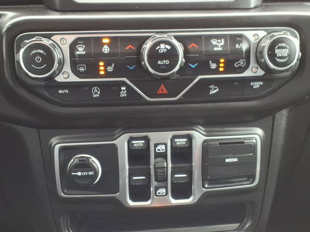 Used 2018 Jeep Wrangler Unlimited Sahara image 17