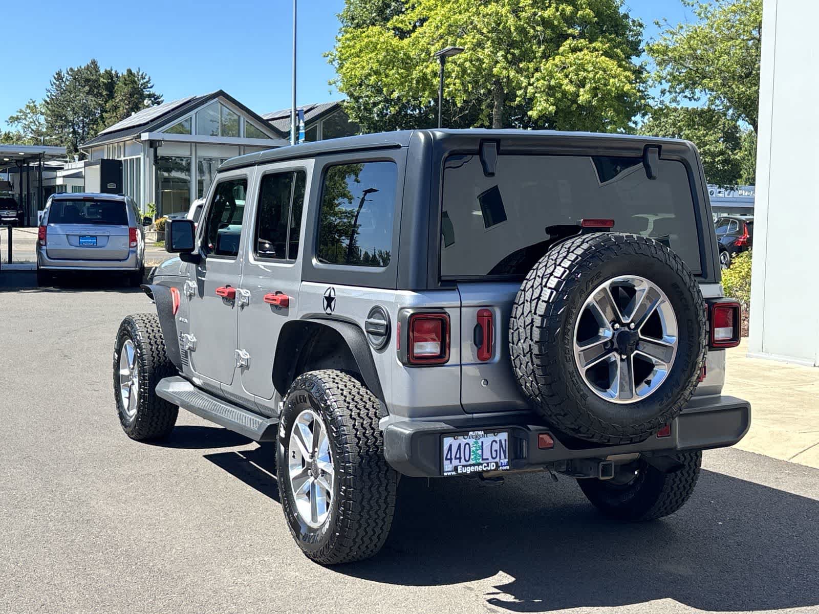 Certified 2020 Jeep Wrangler Unlimited Sahara AWD/4WD image 3