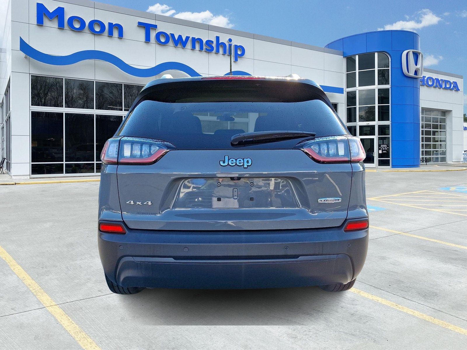 Used 2019 Jeep Cherokee Latitude Plus w/ Cold Weather Group AWD/4WD image 5