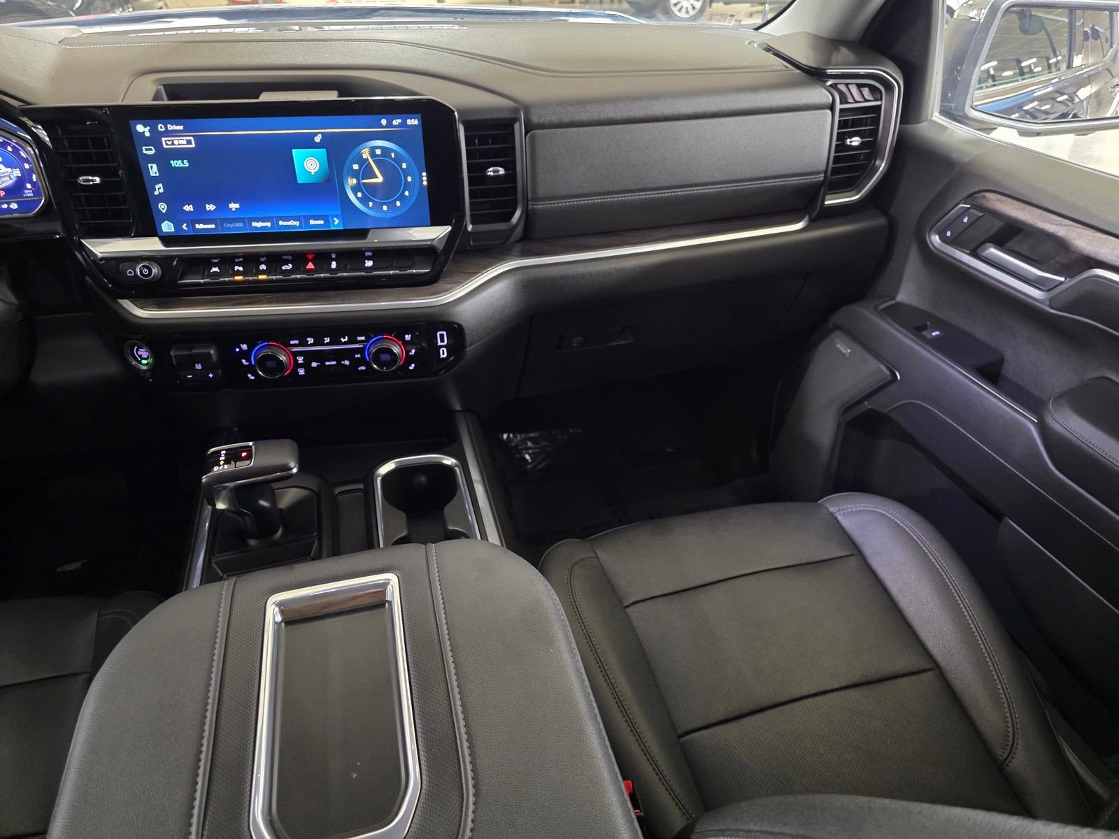 Used 2022 Chevrolet Silverado 1500 LTZ w/ LTZ Convenience Package II AWD/4WD image 19